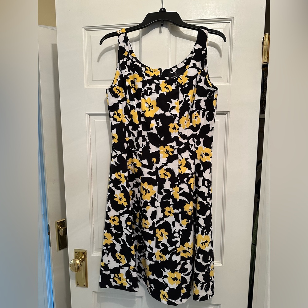 Ronni Nicole black/white/yellow dress. Size 10